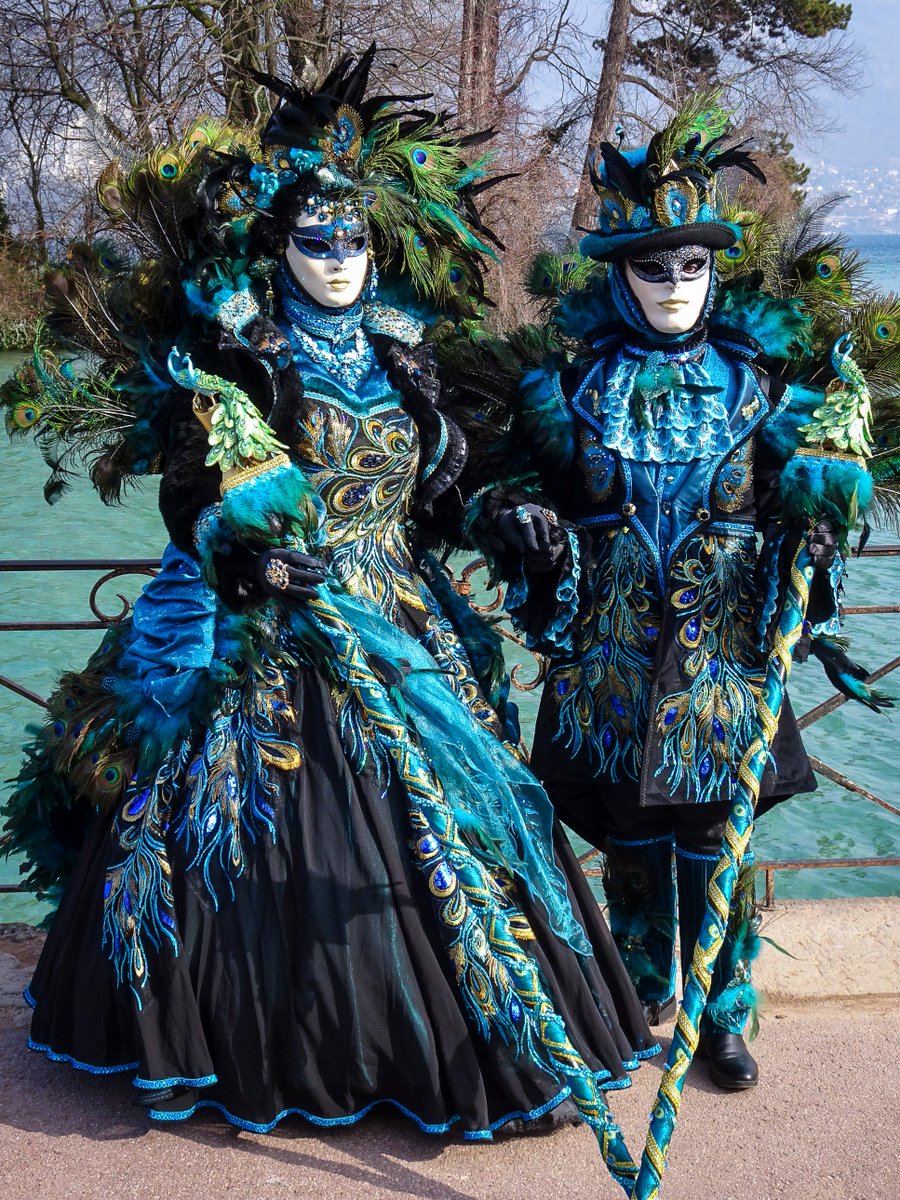 Est-ce que dans 1 mois il fera aussi beau pour le Carnaval Vénitien d'Annecy ? Plusieurs centaines de masques mettront de la couleur en vieille ville et sur les bords du lac ! Rendez-vous du 15 au 17 mars... bit.ly/carnavalveniti…