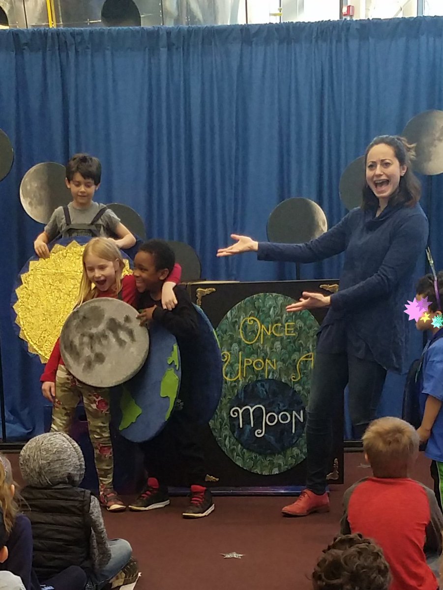 FirstInRoom219's tweet photo. @hearstes firsties taking center stage @SmithsonianKids #OnceUponAMoon #flashBOOM #SunMoonEarth @msboyleRM218 @MrsMontgomery85 @evie_gilmore34 https://t.co/ebj40QZ5S5
