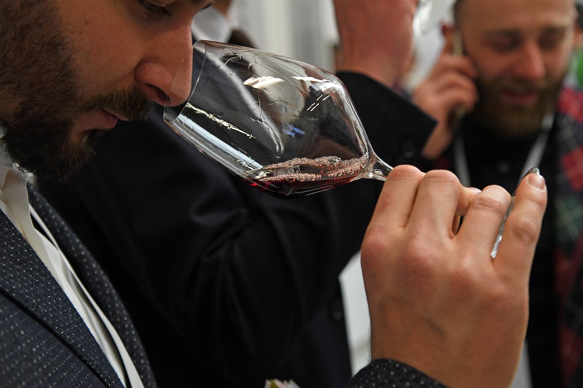 langhe_vini's tweet photo. Buon venerdì #winelovers! Quale vino sarà protagonista del vostro weekend?
#Langhe #Barolo #Barbaresco #LangheDOC #Dolcetto #Nebbiolo #Alba #Piemonte https://t.co/GTaaZjbk8e