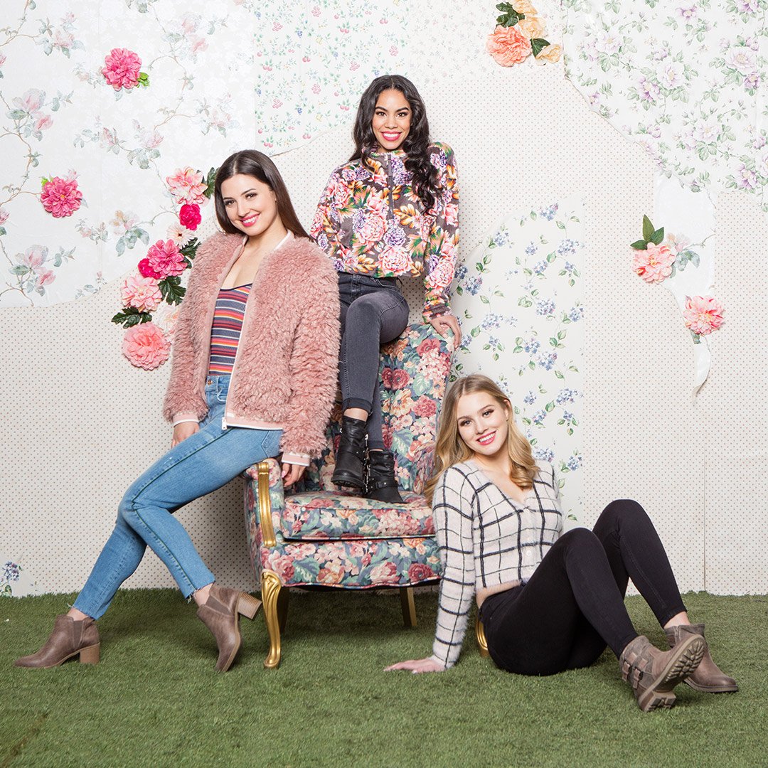 SoftMocShoes's tweet photo. Girl Gang! #SpringtimeFashion #SpringBoots #AnkleBoots #SoftMocShoes #SoftMocBoots https://t.co/fUUkzlWgiW