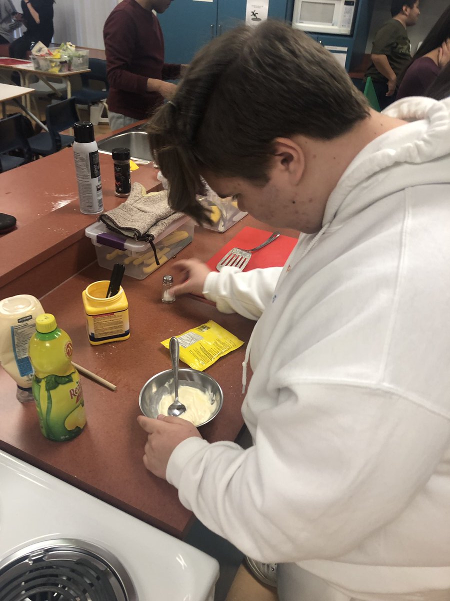 MrsLord_sjh's tweet photo. Having so much fun here in cooking on Friyay FRY DAY! #jaguars @StJosephOCSB #cookingclass https://t.co/Y2InPZgQkc