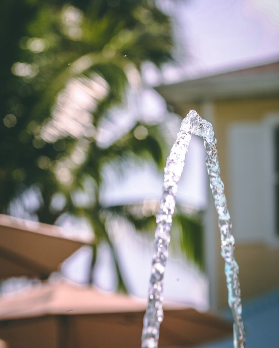 SunshineSuites's tweet photo. The water fountains in our pool make for some pretty fun photos! #Photography #Waterfountain #Still #Pool #GrandCayman https://t.co/iz4coxrQyd
