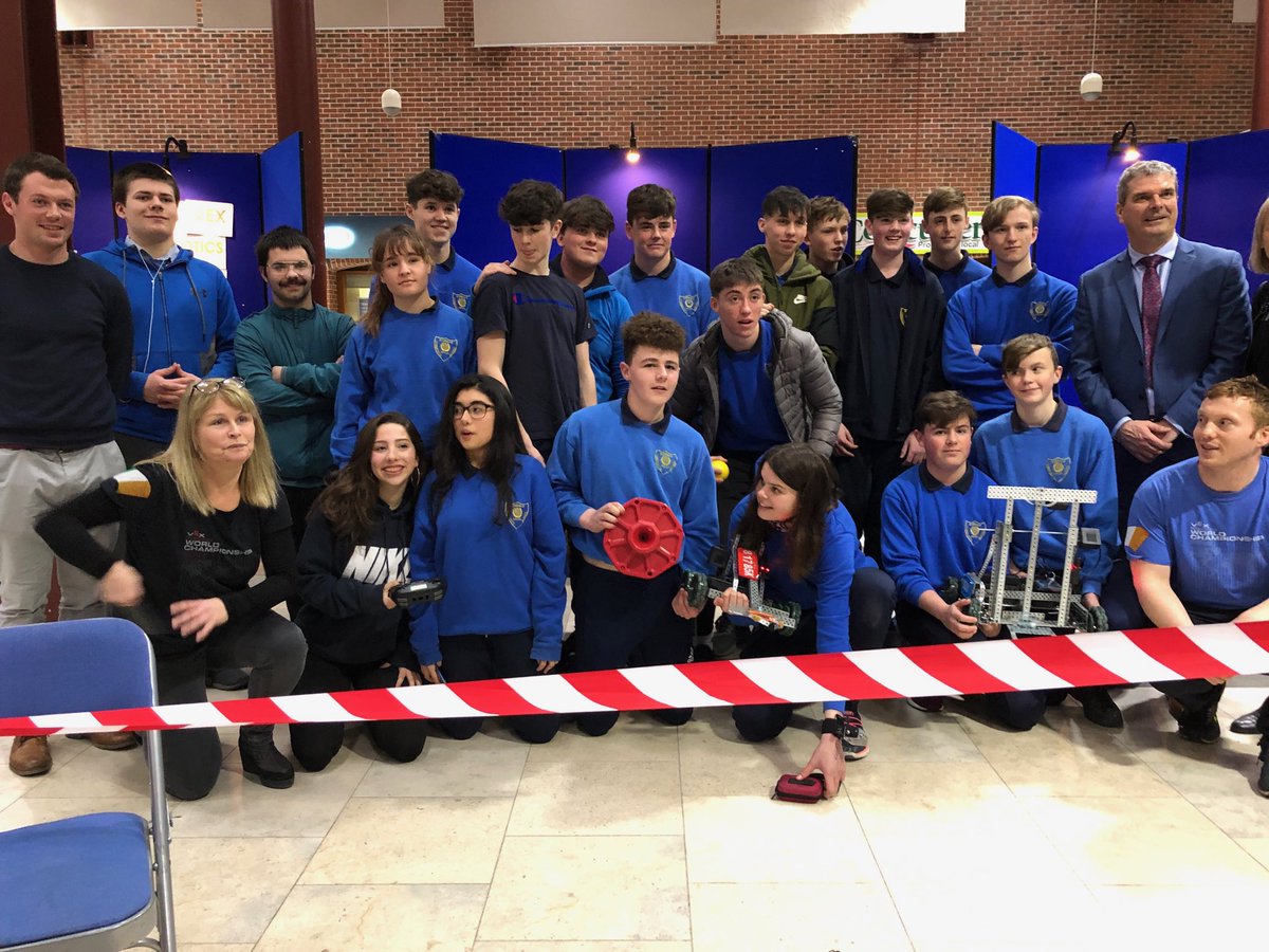 SGEducation__'s tweet image. Well done to Kinsale CS winners of the VEX secondary school nationals finals today in CIT. Great work done @SharonLawton1 @DavidFHodge @IrishGer123 @vexireland and the @Dell team @Chewmacca1