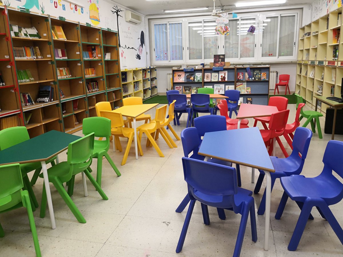 BIBLIOFANTASIO's tweet photo. #biblio_fantasio se encuentra muy agusto en su #bibliotecaescolar, poco a poco va tomando forma #renovandoespacios #becrea #L1bbeeGr @ceip_nevada @BECREAGR @EducaAnd https://t.co/DZZoW15X69
