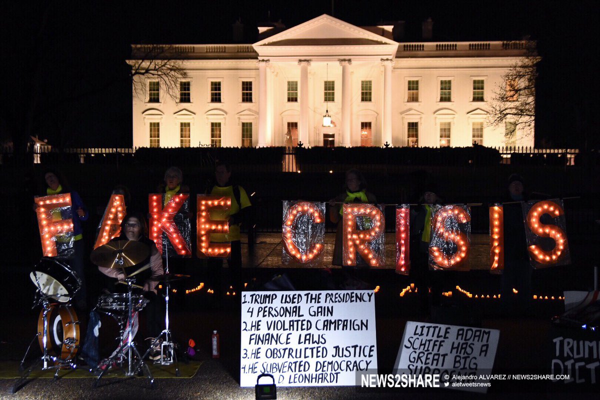 USANewsAgency's tweet photo. Trump Declares #NationalEmergency Over Fake Crisis On Southern Border;
Security Analysts: "This is not about border security, it's about diverting media from #TrumpRussia."
#TrumpElPaso #TrumpFakeEmergency #BorderWall #Collusion #Migrants #Immigration #StopSeparatingChildren https://t.co/hUowjbDoRE