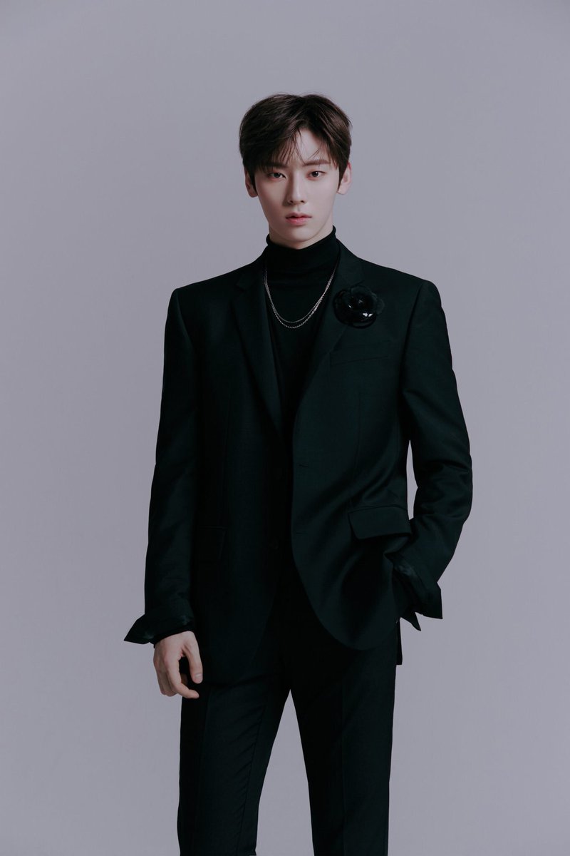 sweetJEAWz's tweet photo. อยากเอารูปไปอัดกรอบเลี่ยมทองแล้วก้มกราบเช้า กลางวัน เย็น และก่อนนอนเลย มึ๊งงงงง พี่เขาหล่อมาก ฟเหาฟสฟ้ฟาฟาผ้ผาทผมผ https://t.co/kAle5pWye8