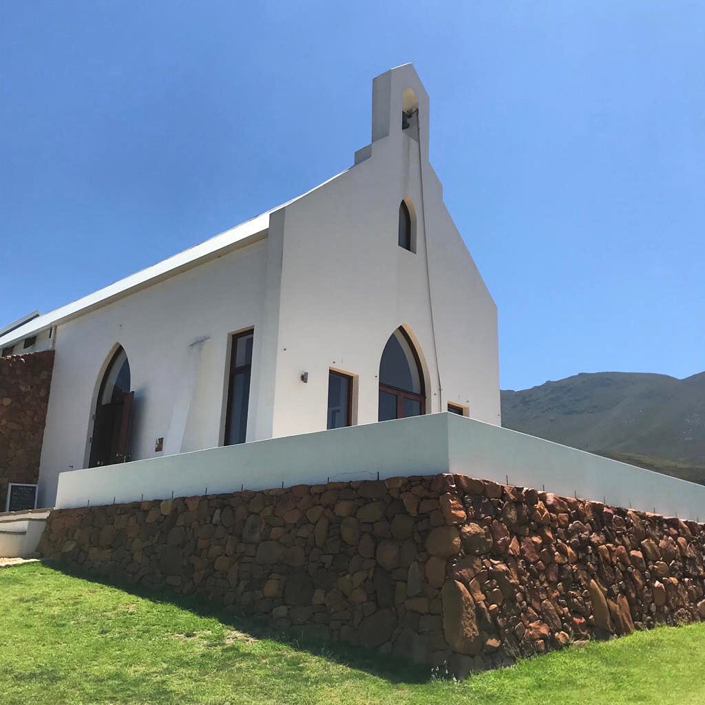 capeabilitytour's tweet photo. Hemel-en-Aarde Valley meaning Heaven on Earth - indeed!! #wein #sommslife #winetasting #winelovers #sommlife #mcc #champagne #southafrica #safari https://t.co/ioEGPn3T77