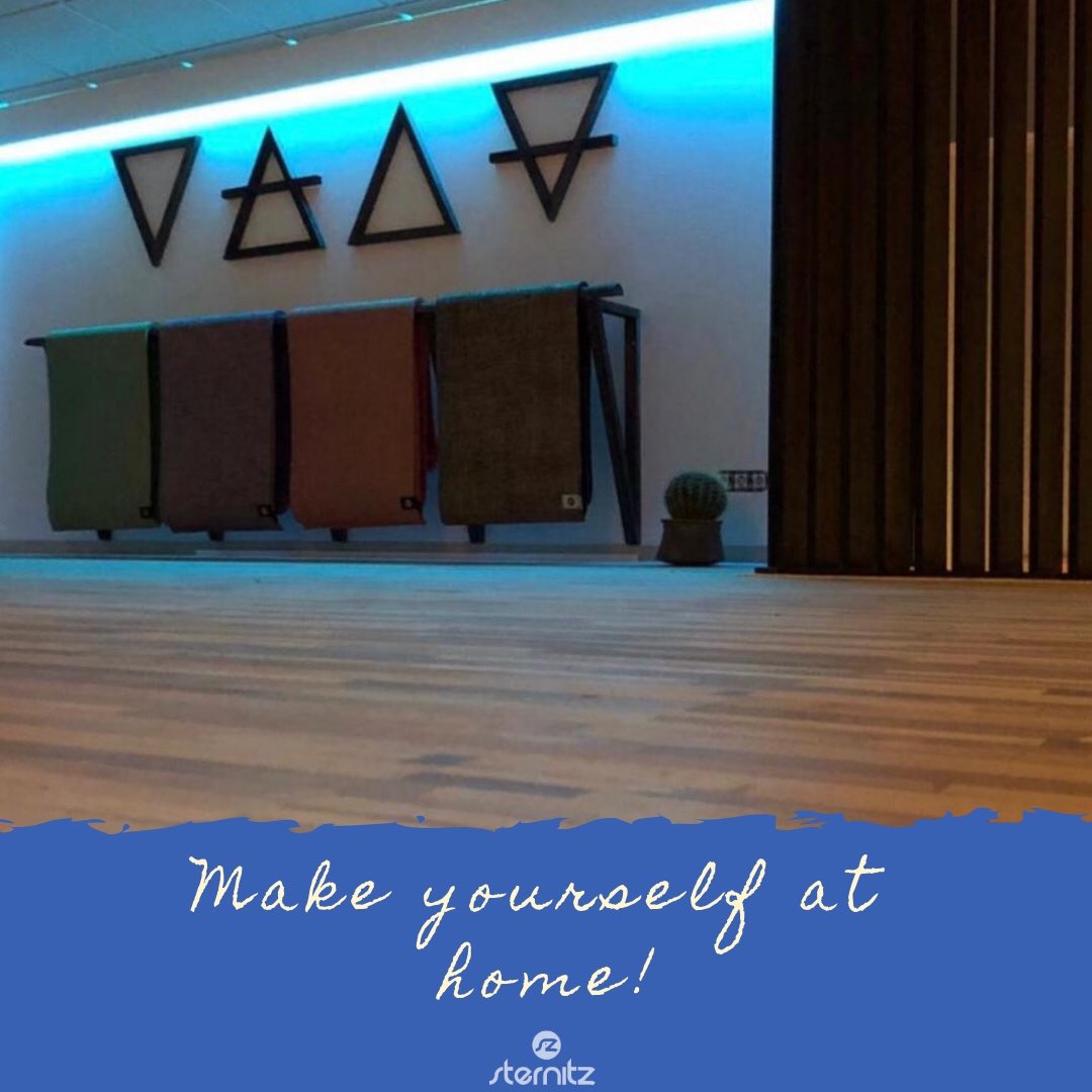 sternitzworld's tweet photo. Home is where yoga is!
#SimplyUnstoppable #LiveBetter #Sternitz #SternitzWorld #YogaClothes #Workout #Fitness #EcoFriendly #YogaMat #Esterilla https://t.co/zRJ48ubirB
