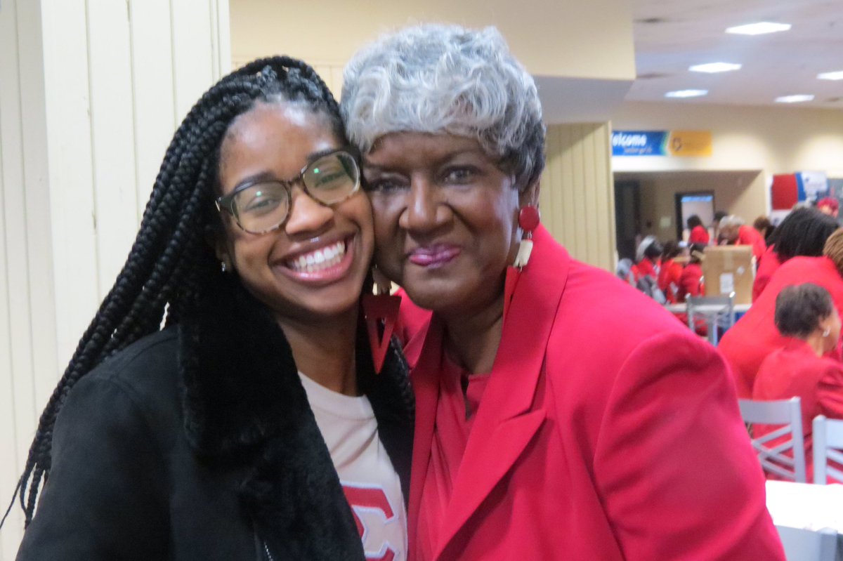 UMD_DST's tweet image. To conclude Delta Week, current chapter volunteered at the PGCAC Delta Dear Luncheon. The chapter helped with set-up, serving, and played Delta bingo with the Dears. It was a great day of fun and fellowship! 
#JoyInOurSisterhood
#CollegiateConnection #CommitedBeyondCollege