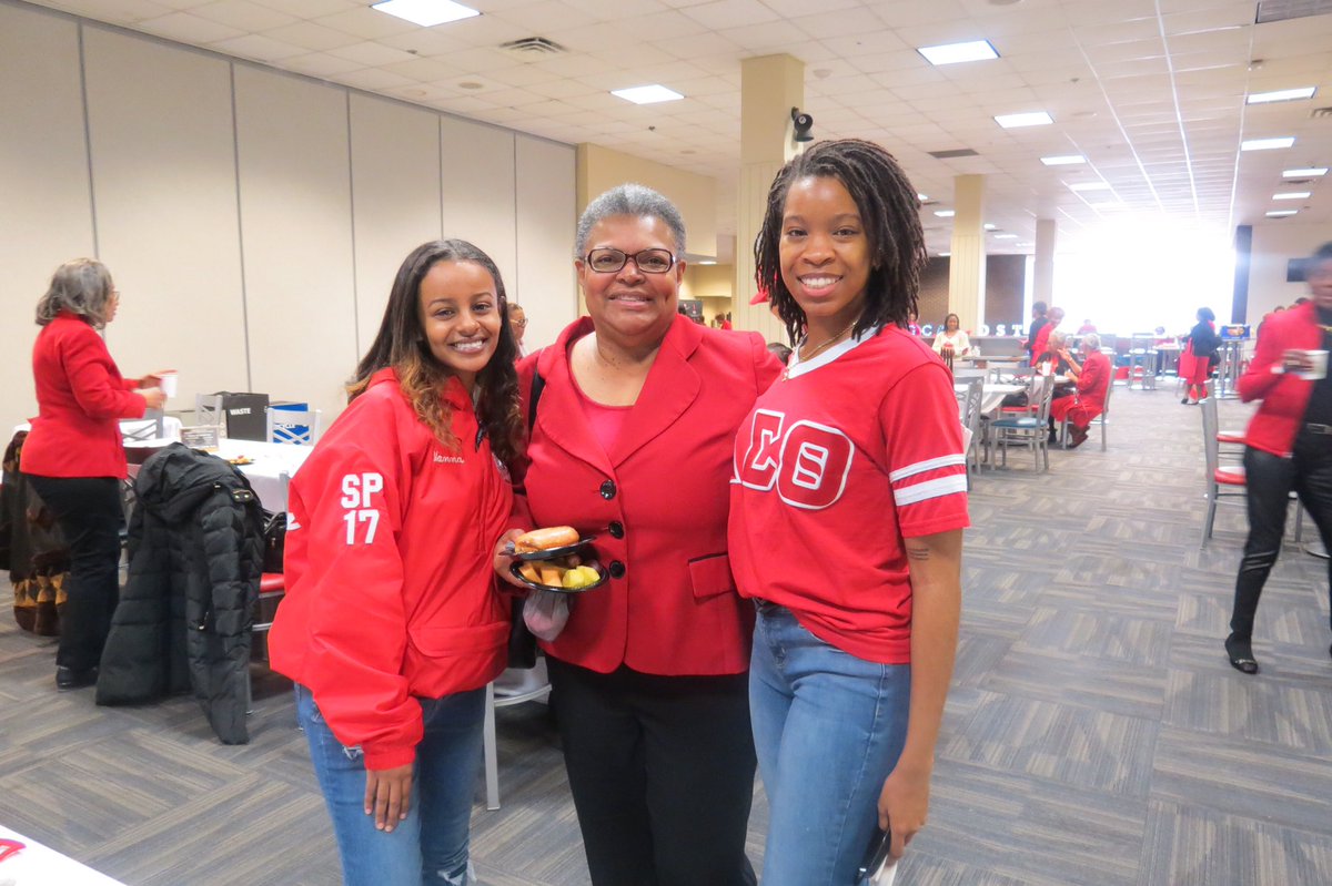 UMD_DST's tweet image. To conclude Delta Week, current chapter volunteered at the PGCAC Delta Dear Luncheon. The chapter helped with set-up, serving, and played Delta bingo with the Dears. It was a great day of fun and fellowship! 
#JoyInOurSisterhood
#CollegiateConnection #CommitedBeyondCollege
