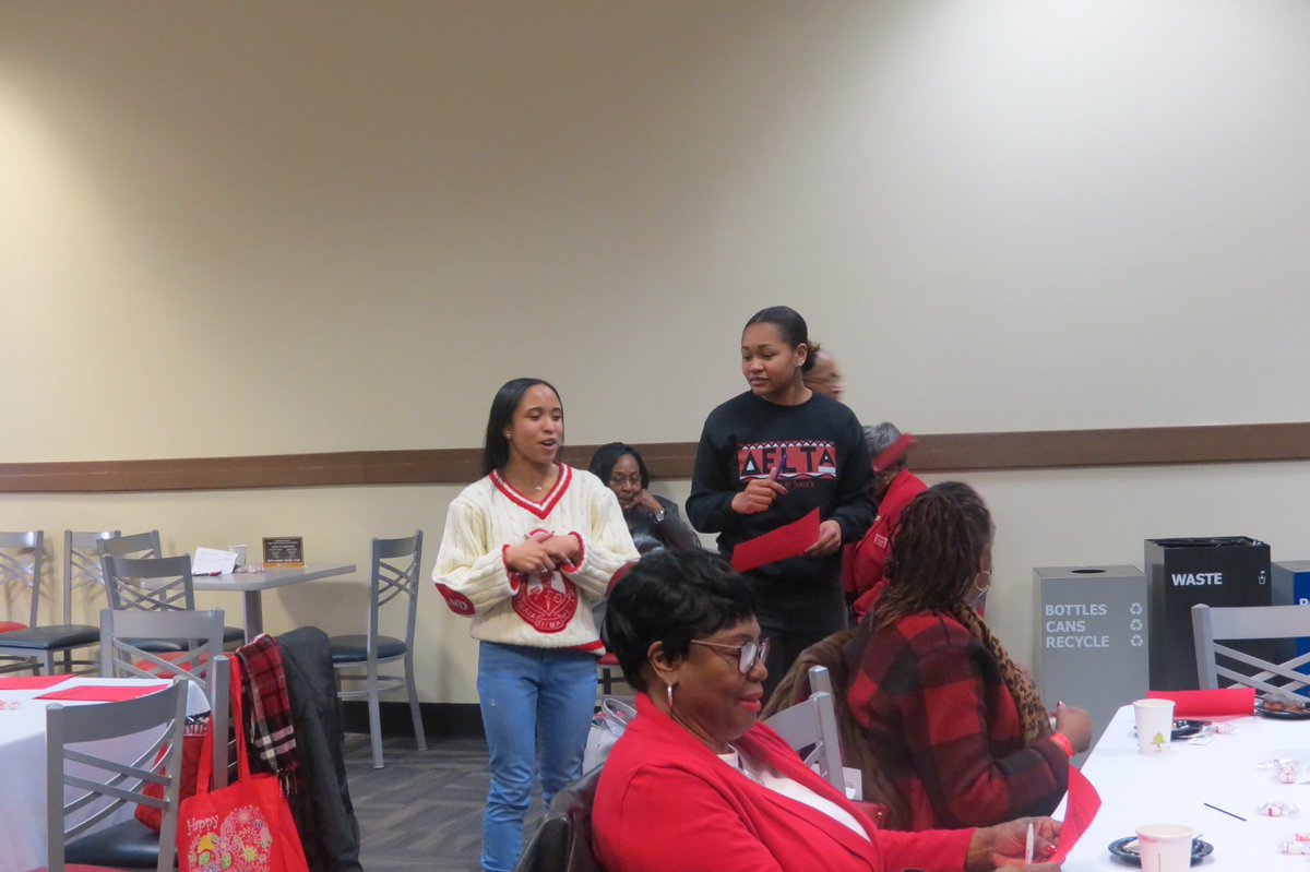 UMD_DST's tweet image. To conclude Delta Week, current chapter volunteered at the PGCAC Delta Dear Luncheon. The chapter helped with set-up, serving, and played Delta bingo with the Dears. It was a great day of fun and fellowship! 
#JoyInOurSisterhood
#CollegiateConnection #CommitedBeyondCollege