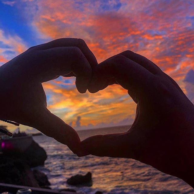 mrsnicholls33's tweet photo. Loving life and sunsets 🥰🌅
.
.
.
#sunsets #bali #balisunset #sunsetbali #valentinesday #love #sunset #wanderlust #travel #sunseeker #funseeker #baliholiday #chinesenewyear #vacation #holiday https://t.co/GTNIduwjXd https://t.co/7qOpKYMz9X