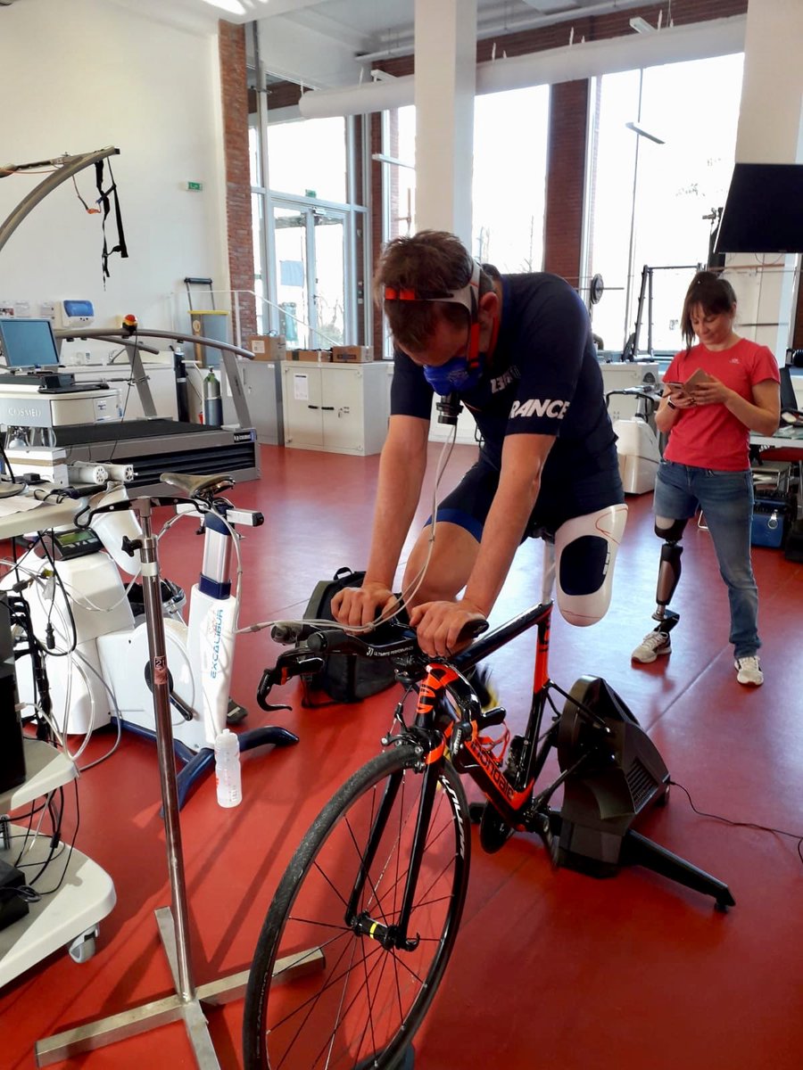Les petits rats de labo sont de sortie à l’@INSEP_PARIS 😄 ! <a href="/FFTRI/">FFTRI - Fédération Française de Triathlon</a> #Triathlon #paratriathlon #Paralympique