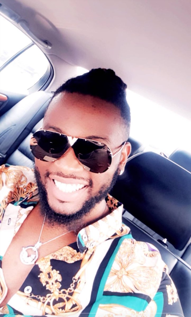 SandraJacobsFeb's tweet photo. This smile is broad enough to contain any hatred and enmity,  and it's sincere enough to restore all the lost friendships in #BBNaija Season 3🤪. This is a smile I love💕. Please tell Teddy A to smile more. The teeth alone😍😍😍.
#TeddyACampusTour
#FridayFeeling 
#AlphaNation https://t.co/iUTH4ajbK7