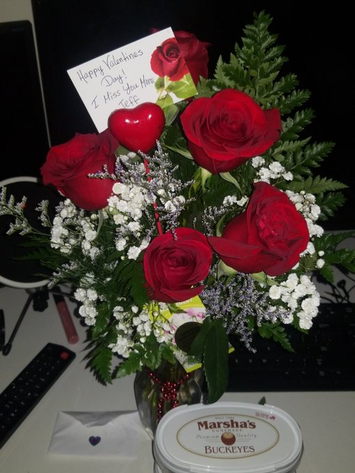 Bouquet #2!! Thank you Jeff, they are gorgeous ❤ and I got buckeyes! https://t.co/l3lijzZRx3<a href="/tag/bbw"class="tags"><span>#bbw</span></a><a href="/tag/fatfetish"class="tags"><span>#fatfetish</span></a>