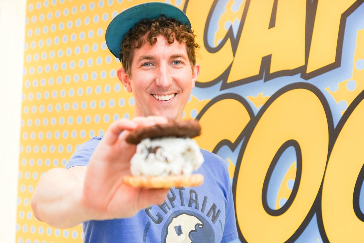 TransferCoFood's tweet image. This is Kirk, the man behind @CaptainCookieNC and who some might call the real life cookie monster.  If you seem him behind the counter this weekend be sure to give him a shoutout for bringing the best cookies to DTR. 🙌🍪#TransferCommunity

transfercofoodhall.com/hours