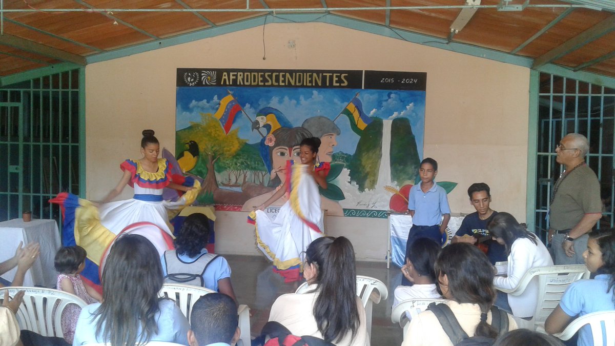 UrbanejaCbit's tweet photo. Estudiantes del Liceo Urbaneja de Lecheria realizaron Obra de Teatro para Conmemorar los 200 Años del Congreso de Angostura @Fundabit @vane_prieto @SalaAnzoategui @FundabitPrensa https://t.co/Gh7if6pven