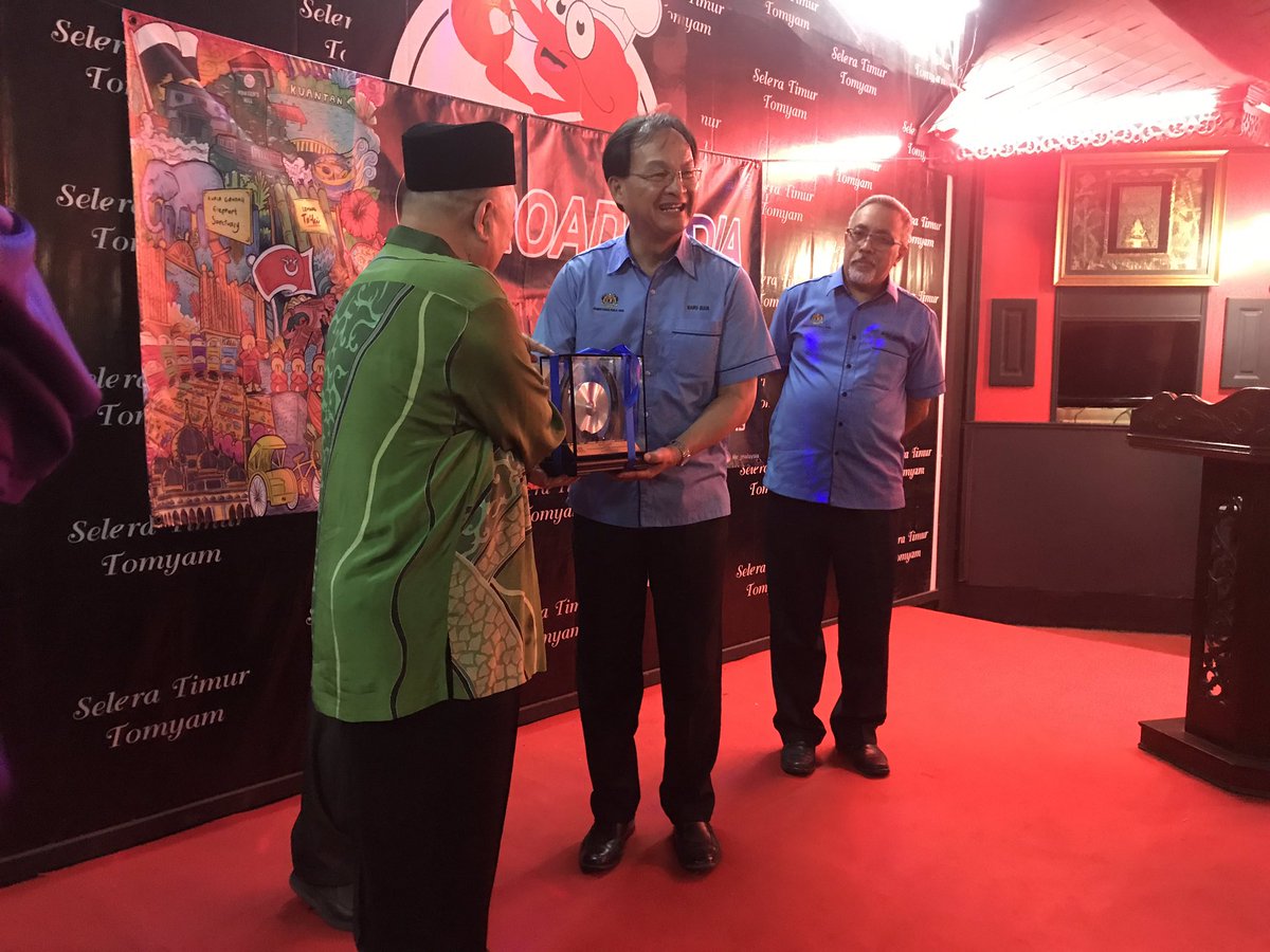 norehamohd's tweet photo. Welcome to Temerloh, YBTM @MOWorks @HjAnuarTahir to YBM @baru_bian & team #FTRoadPediaZonTimur2 @KsuMoworks 2nd day #LetsCreateAMoment @LLMKP @Asricidb @tkpinfra @JKRPAHANG @JKRTemerloh @zakhir69 @nyonyacyber #malamnanmerah https://t.co/3RCzkvcbTZ