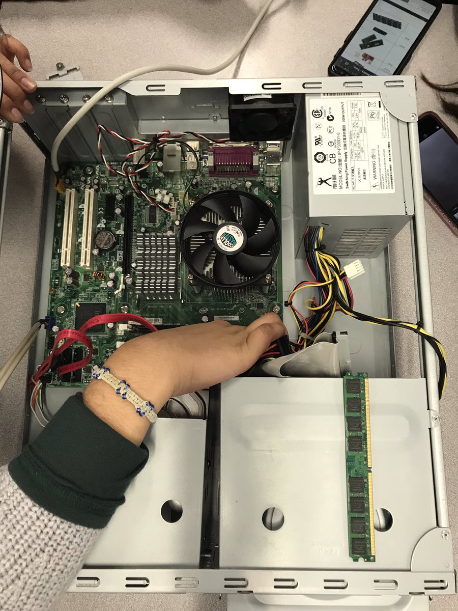 miss_morcinelli's tweet photo. A look inside a computer 🖥 👀
#digitalliteracy #btt @TFSSBusiness @TFSSlearns https://t.co/SDIIAcTJ5N
