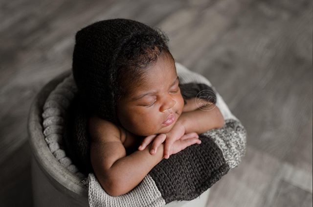 gatineauphotog's tweet photo. hangin' out in dreamland 😴💕 ⠀
#newborn #newbornbaby #22daysold #22daysnew #3weeksnew #3weeksold #babyphotos #minimalistphotography #greyprops #greynewbornsetup #babyinabucket #monochromaticphotography #newbornphotographyottawa #barrhavenphotographer #ottawanewbornphotograph… https://t.co/xIBAZkUuWA