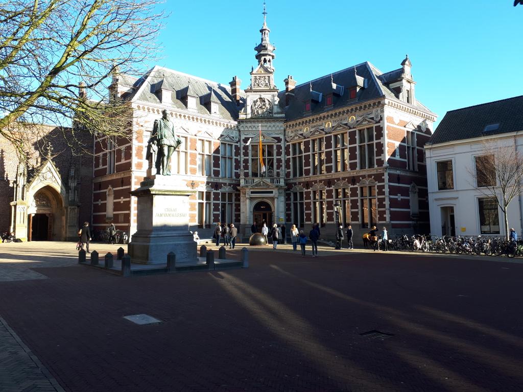 Fantastische Oratie door prof. @manonkluijtmans over de noodzaak van bruggenbouwers in zorg, onderwijs en onderzoek. Van Harte Gefeliciteerd Manon <a href="/CAT_UUcentre/">Academic Teaching and Learning</a> @onderwijsUMCU <a href="/UMCUtrecht/">UMC Utrecht</a> <a href="/UU_KGW/">KGW Utrecht</a> <a href="/UniUtrecht/">Utrecht University</a>