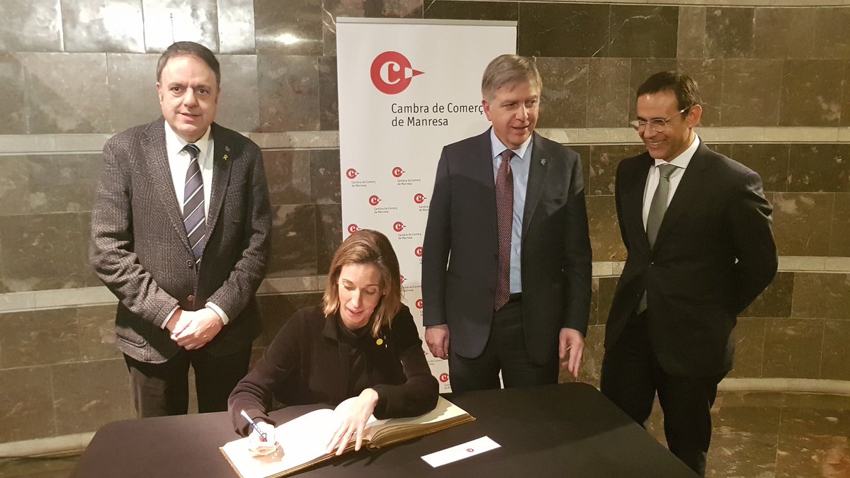 VelascoRibera's tweet photo. .@caixabank_cat patrocina els #premiscambra de la @Cambramanresa que lliura avui a #Manresa la consellera d'Empresa i Coneixement del @govern @angelschacon
@ajmanresa
#empreses #bages #Airplan #Selba #megembages @ICLiberia https://t.co/RSYYX69pDX