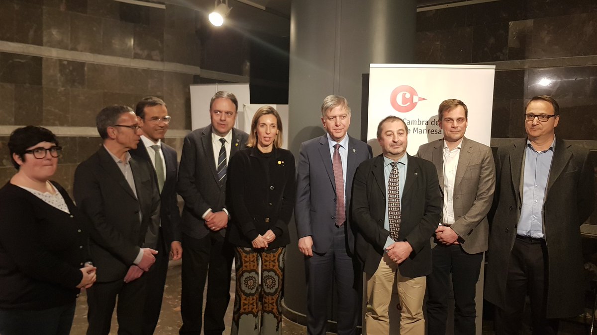 VelascoRibera's tweet photo. .@caixabank_cat patrocina els #premiscambra de la @Cambramanresa que lliura avui a #Manresa la consellera d'Empresa i Coneixement del @govern @angelschacon
@ajmanresa
#empreses #bages #Airplan #Selba #megembages @ICLiberia https://t.co/RSYYX69pDX