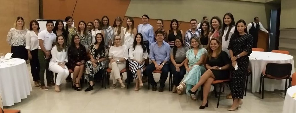 FeriaComUN's tweet photo. Gracias a los #Dircom de la @RegionCaribeCO que aceptaron acompañarnos en un encuentro especial. En equipo fortalecemos la #ComunicaciónCorporativa del país.
👉🏼Gracias a #Extensión de @UninorteCO @palcazarh y a #ComunicaciónCorporativa de @ComSocUN .
#15Feb #ConectarIdeas https://t.co/kGJrrxDKiJ