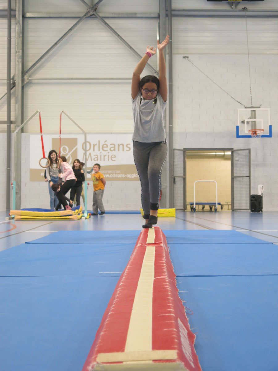 FranceLoire's tweet photo. [PHOTOS DU JOUR]
Ça bouge à la résidence @FranceLoire Dauphine à @OrleansMetropol ! 
50 enfants initiés les 14 et 15 février à la #gymnastique par la #SMOrleansGym.
#découvertes #partage #sourires https://t.co/GYOJOC4plN