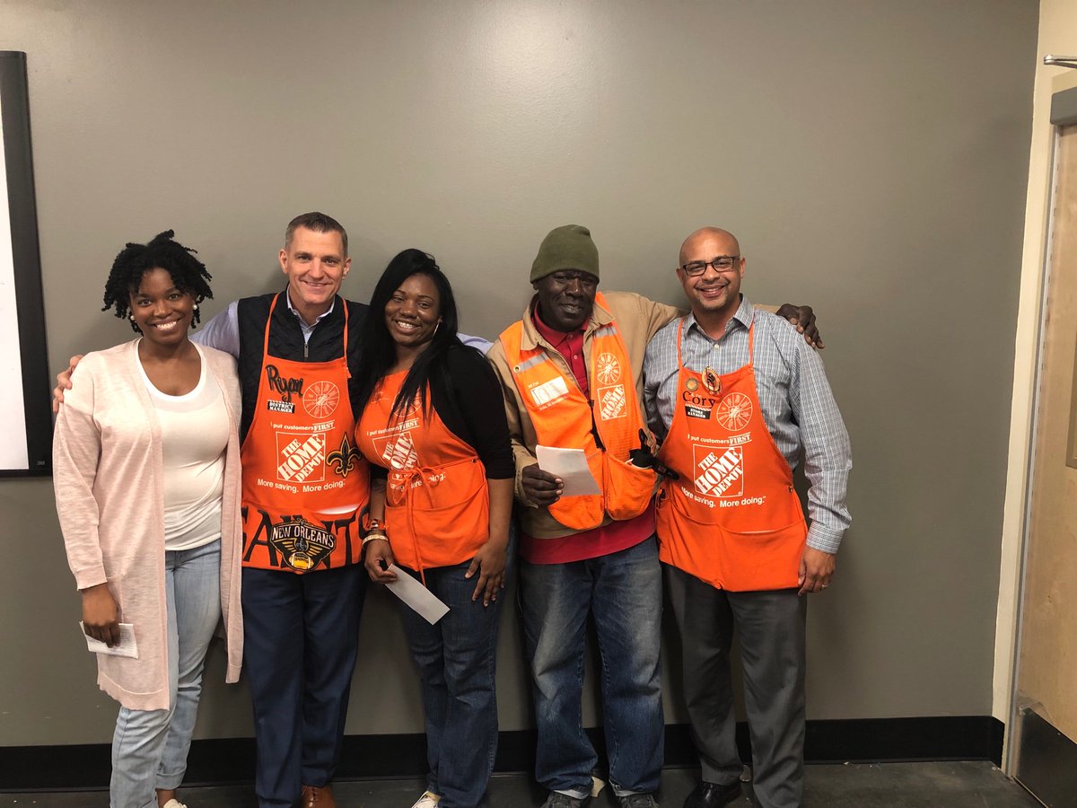 Home0385's tweet photo. Dominique, Dynika, and Me. Joe getting some recognition during our Business walk yesterday! https://t.co/k0oLnRNv25