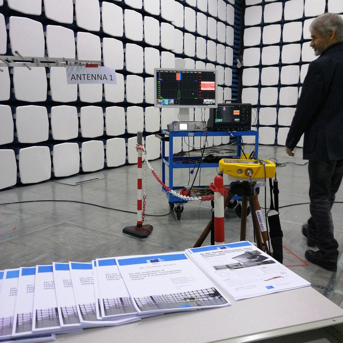 J0anna_Lynch's tweet photo. Labs poised to welcome guests for tonight's @TEDxVarese event at @EU_ScienceHub #exploreJRC #livescience #TEDxVareseSalon https://t.co/7fkNduckw2