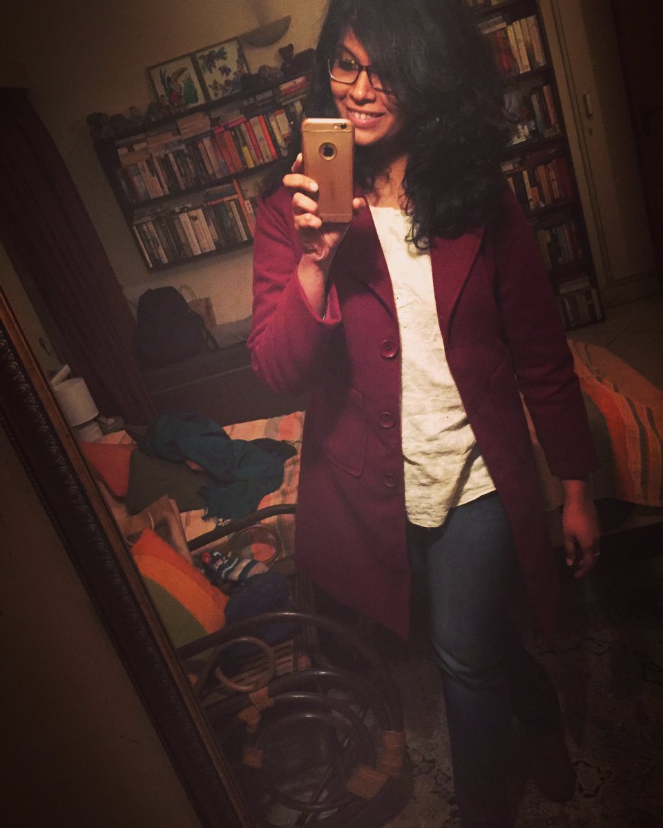 narayani_basu's tweet photo. Surfacing for a breath of fresh air before sinking back into the deadline weeds again.

(Yes, my room is a mess 🤷🏻‍♀️) 
#vanityinsanity https://t.co/sd99zn79iZ