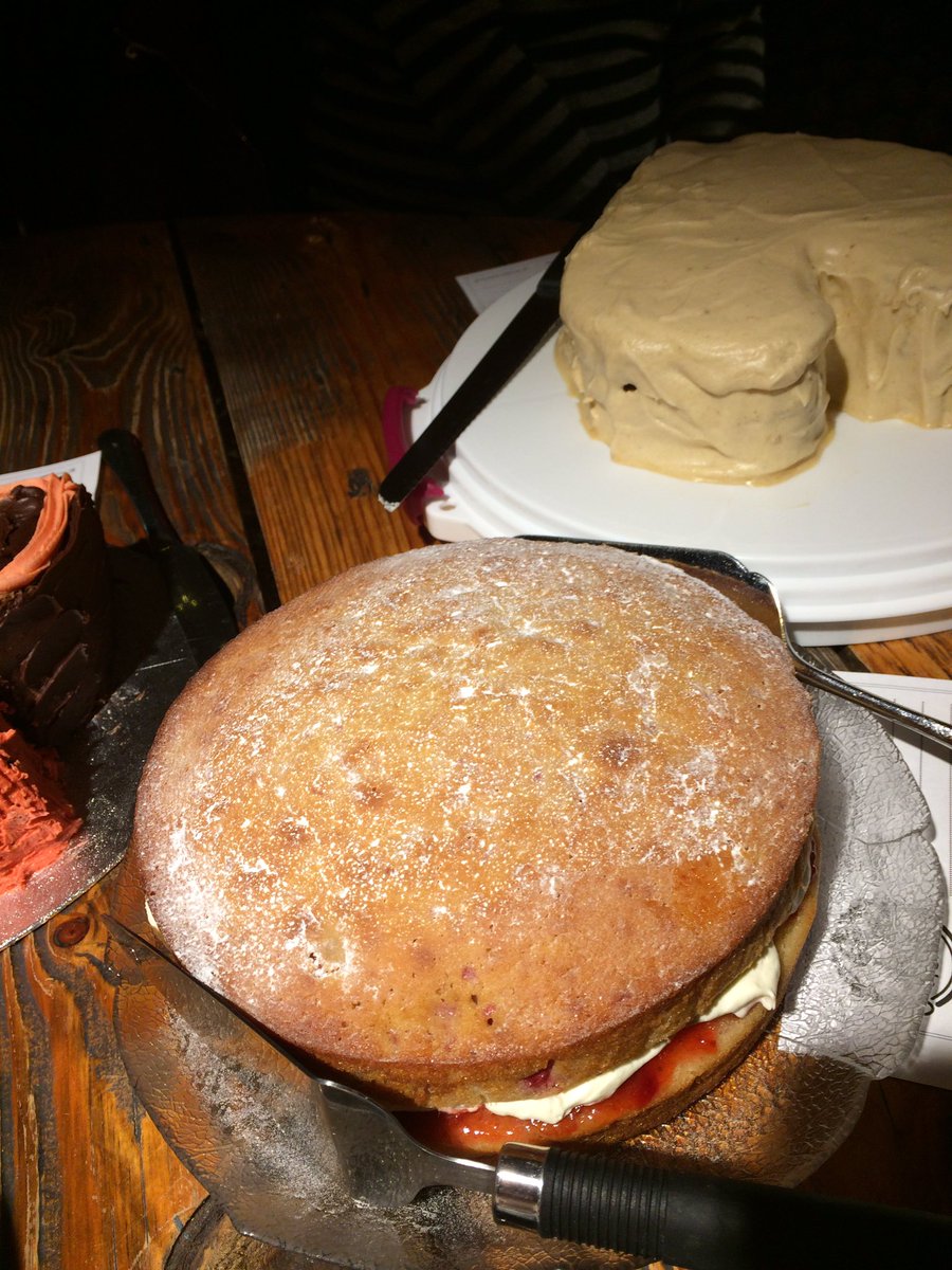 yorkcakeclub's tweet photo. More pics from our ‘Red-day or Not’ Feb event #micklegatesocial #cakeclub #cake #York #Valentines #PalentinesDay #GalentinesDay https://t.co/1E35RV2AMK
