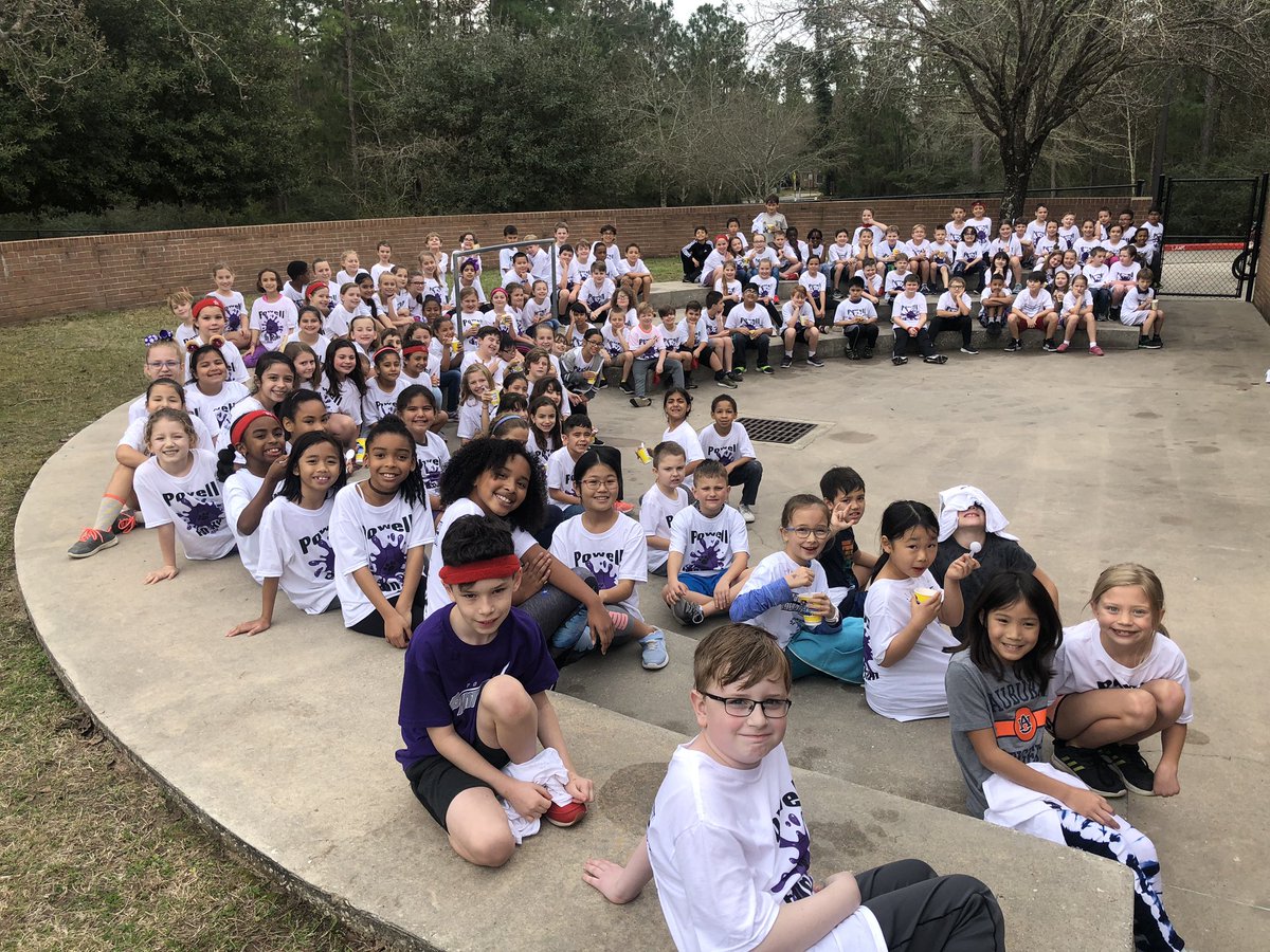carberymonica's tweet photo. 3rd grade appreciates our PTO! Thank you for the Kona Ice! What a treat after running 35 laps! 🤩
#boosterthon @PowellCISD @PtoPowell https://t.co/KJDaOqwO7a