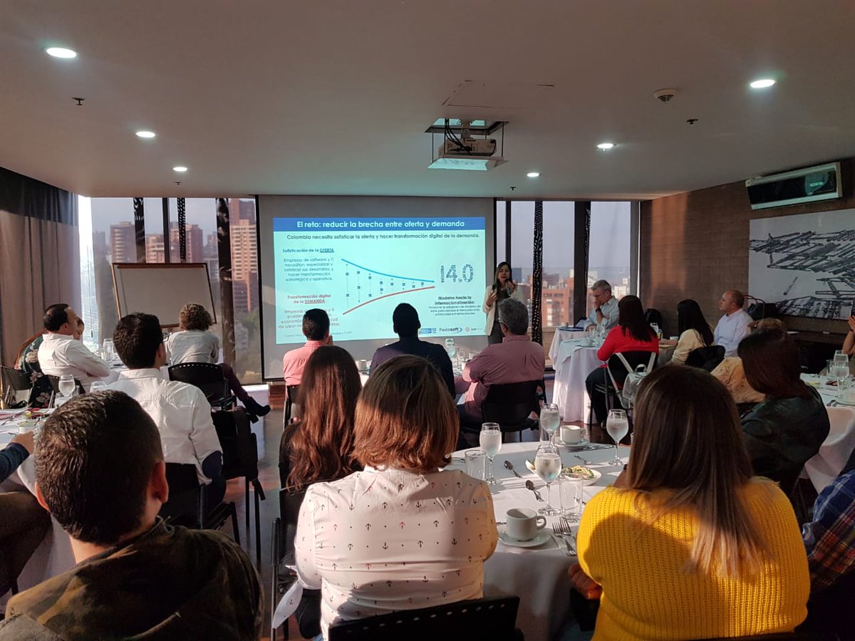 Jenn_pineda's tweet photo. Desde #Medellín continuamos gira nacional de talleres "Cómo ser más atractivo en la era digital" dirigido a todas las industrias, incentivamos su #transformacióndigital y demanda de proveedores colombianos tecnológicos con @FedesoftCol  https://t.co/mE7mGOCX9X #CompraLoNuestro https://t.co/ArpGSq46mt