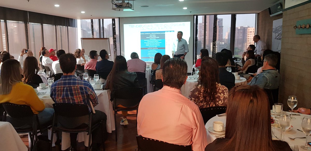 Jenn_pineda's tweet photo. Desde #Medellín continuamos gira nacional de talleres "Cómo ser más atractivo en la era digital" dirigido a todas las industrias, incentivamos su #transformacióndigital y demanda de proveedores colombianos tecnológicos con @FedesoftCol  https://t.co/mE7mGOCX9X #CompraLoNuestro https://t.co/ArpGSq46mt