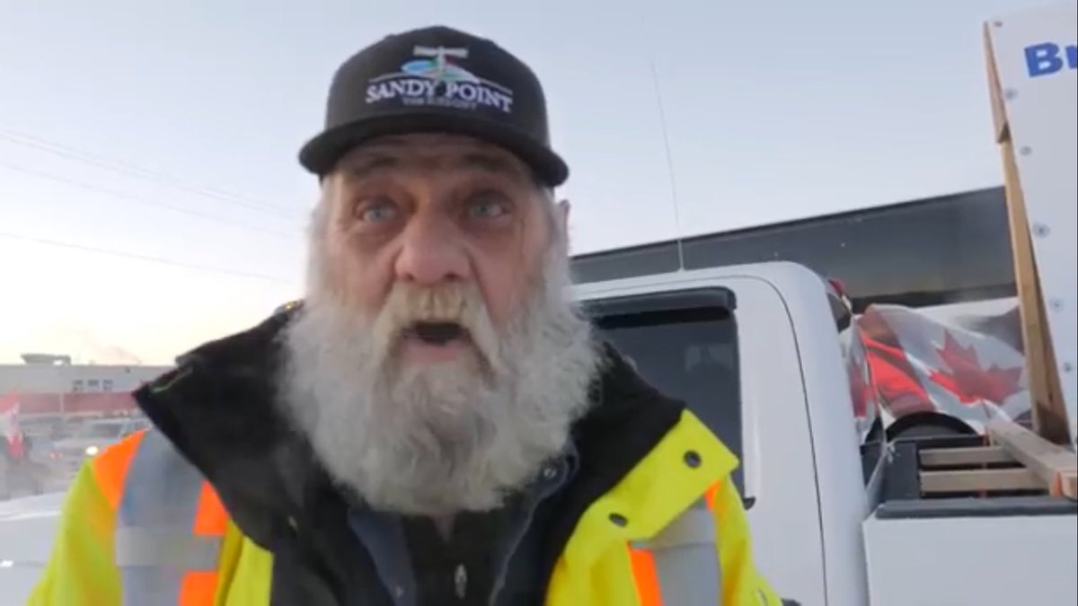 minminxie5656's tweet photo. Salute to you, Yellow vest soldiers who are real patriot rallying to Ottawa for our future,for our kids and for all Canadian! Let our voices be heard! #NoUNPact #SaveCanada #Scheer2019 #TrudeauMustGo https://t.co/RYXCKMvzjM