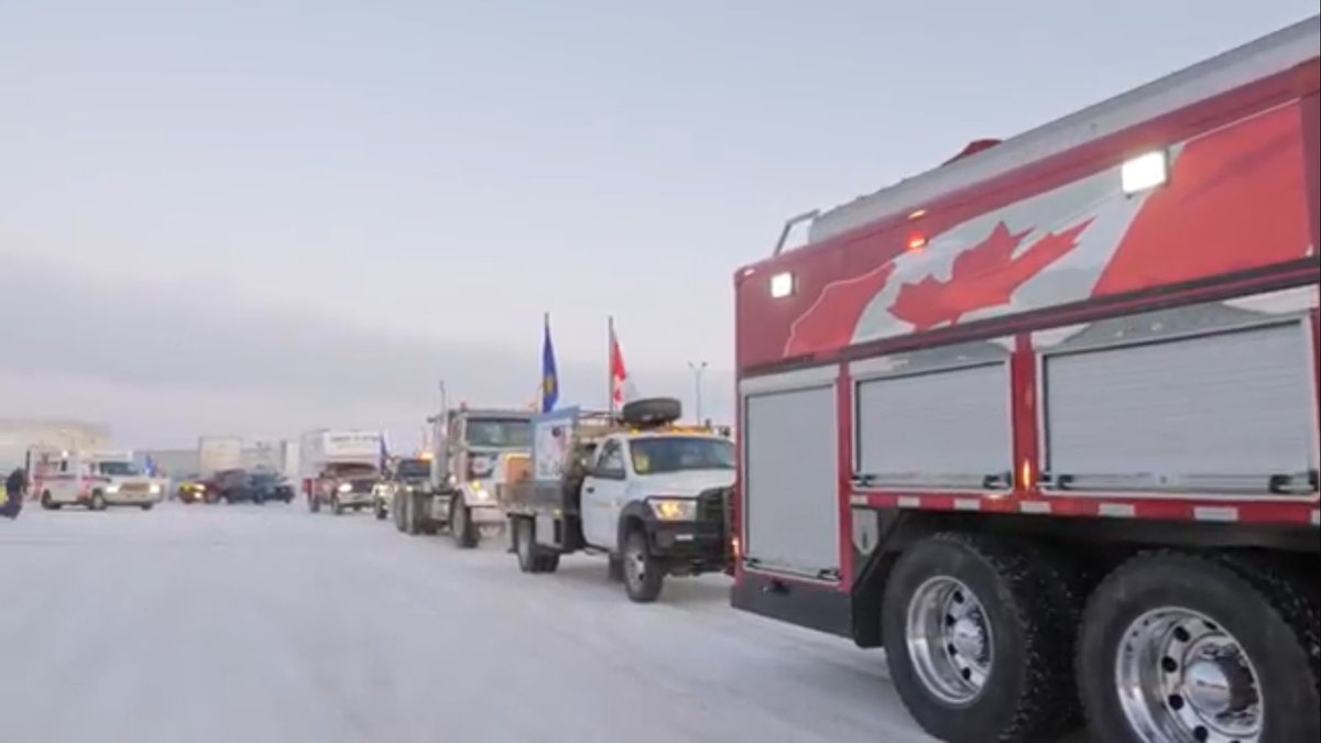 minminxie5656's tweet photo. Salute to you, Yellow vest soldiers who are real patriot rallying to Ottawa for our future,for our kids and for all Canadian! Let our voices be heard! #NoUNPact #SaveCanada #Scheer2019 #TrudeauMustGo https://t.co/RYXCKMvzjM