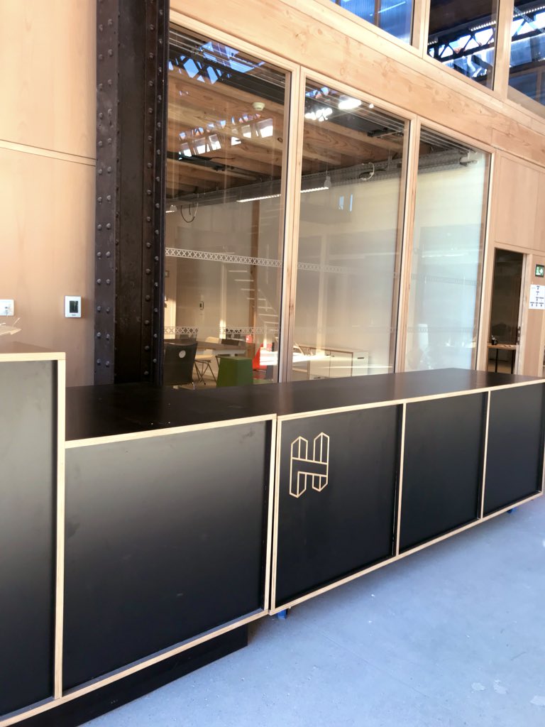 H7lyon's tweet photo. On a du nouveau chez H7 : le comptoir d’accueil est arrivé et n’attend plus que vous ! 😁 #workinprogress #h7lyon #startuplyon #mobilier #design #welcome #soon https://t.co/jnFLpSy7c6