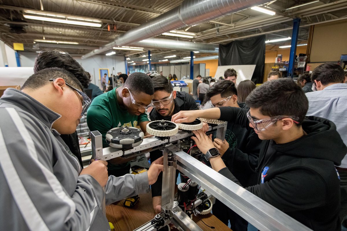 DTE_Energy's tweet photo. DTE supports FIRST Robotics teams across the state, including Detroit's own Kinematic Wolves from Cristo Rey! (@FRC5577) Good luck in your journey into #DestinationDeep Space! #DTEempowersFIRST #FIRSTinspires https://t.co/dpjGsuWL98