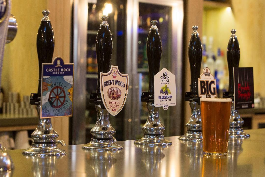 Kent_Online's tweet photo. Wetherspoons boss pledges to reduce beer prices in event of no-deal Brexit https://t.co/xPzv8m5pvU https://t.co/sxRTiOi7LZ