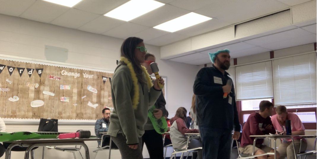 HawtinMPS's tweet photo. Karaoke in @MrsFontLTHS ‘s room #LTSDreconnect https://t.co/QNc1GLUQdm