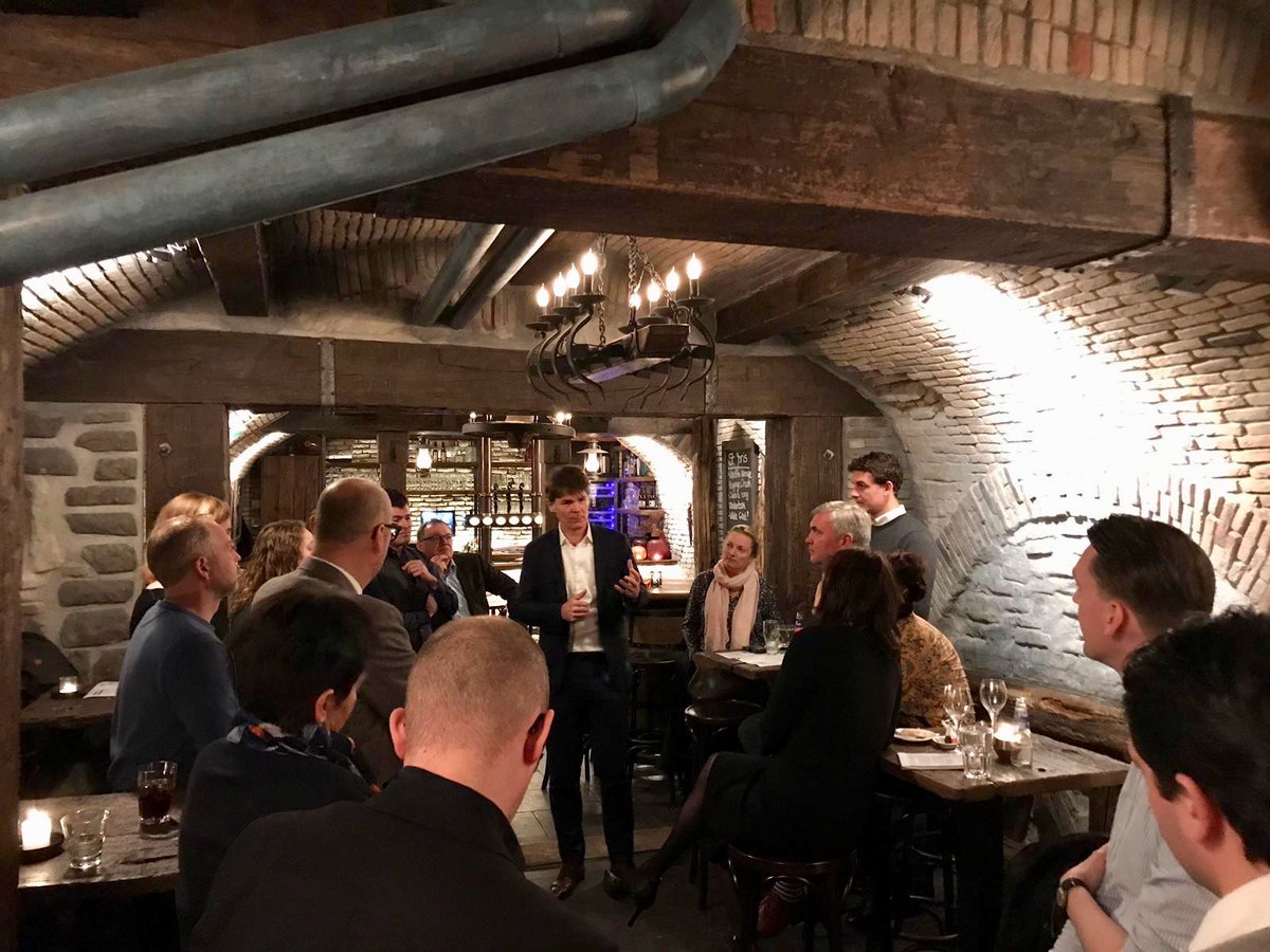 aehuizen's tweet photo. Vrijdagmiddagoverleg lobbyisten Zuid.. deze x in #Breda #Boterhal met burgemeester @PaulDepla en #vrijmibo 😜🍻@ManonStevens https://t.co/icRdKG5oB1