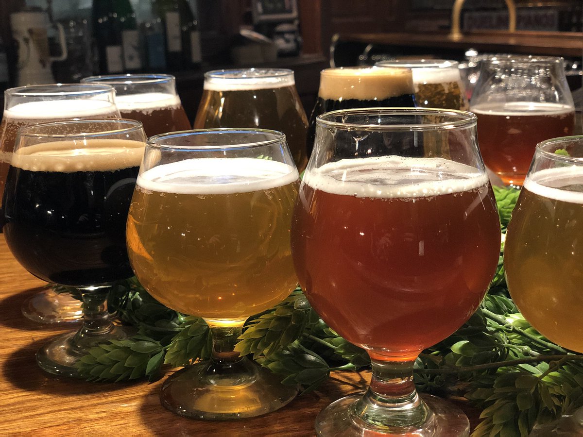 blackforestbrew's tweet photo. TGIF! Delicious food and cold brews all day, and Dueling Pianos at night! 
#tgif #fridaynight #longisland #duelingpianos #brewery https://t.co/heIES1njgL