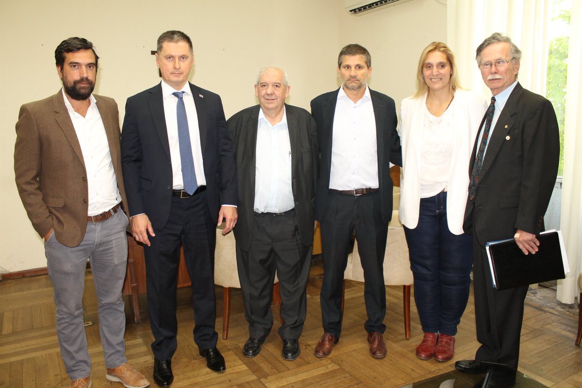 CjalSaralegui's tweet photo. Entregamos la declaracion de "Visitante Notable" al Sr. Embajador Extraordinario y Plenipotenciario de la Federación de Rusia en la República Argentina, Sr. Dmitry Feoktistov en un emotivo acto realizado en el recinto del @concejomdp https://t.co/s74aVsg1HO