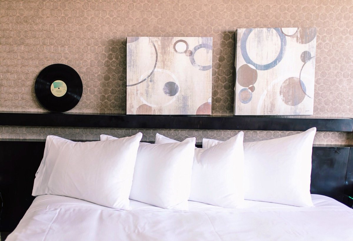 Parc55Hotel's tweet photo. Calling all music lovers! Mark your calendars for the @SFjazz Summer line-up and be sure to click the link to book your stay. #parc55 #sanfrancisco
https://t.co/pf3cgGrkfM https://t.co/ByWKoPHTRA