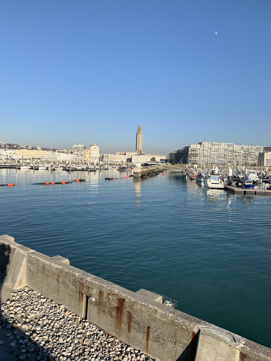 AgatheDona's tweet photo. Arrêtez de négliger Le Havre svp 🌞 https://t.co/gMDbE8TWDn