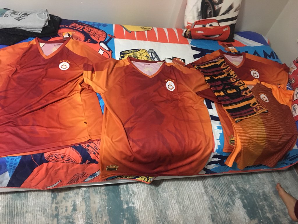 UlviSengorun's tweet photo. @GalatasaraySK #YellowRedWeekend #YellowRedDay bu seferlik bu kadar destek olabildik💛❤️ https://t.co/veBIk2VRDl