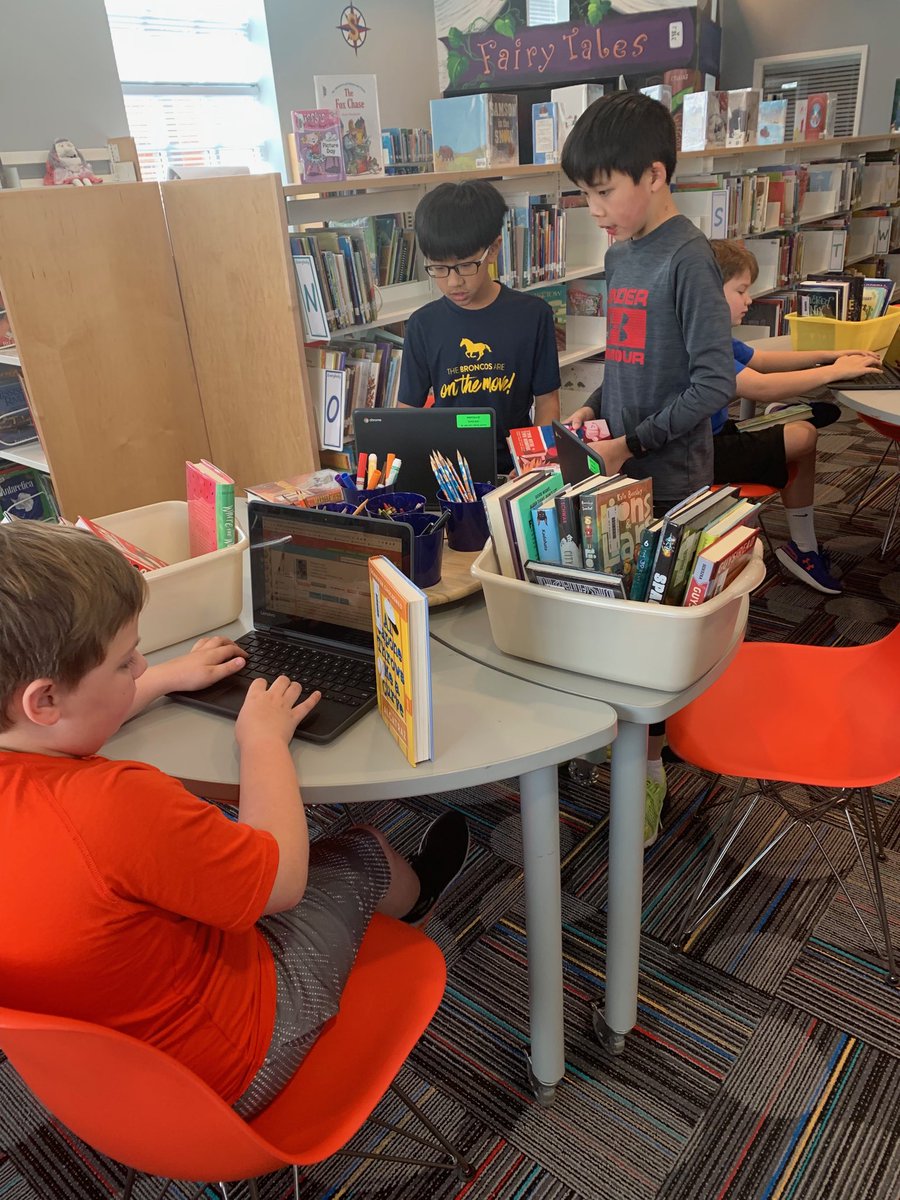 Amy_Jent's tweet photo. ⁦@vonendg⁩ 4th graders participating in a  #BookLove book pass with new chapter books and adding them to their ⁦@Biblionasium⁩ “I want to read” shelves. 📚❤️😍 ⁦@BradfieldBold⁩ https://t.co/rOLM9CwaEB