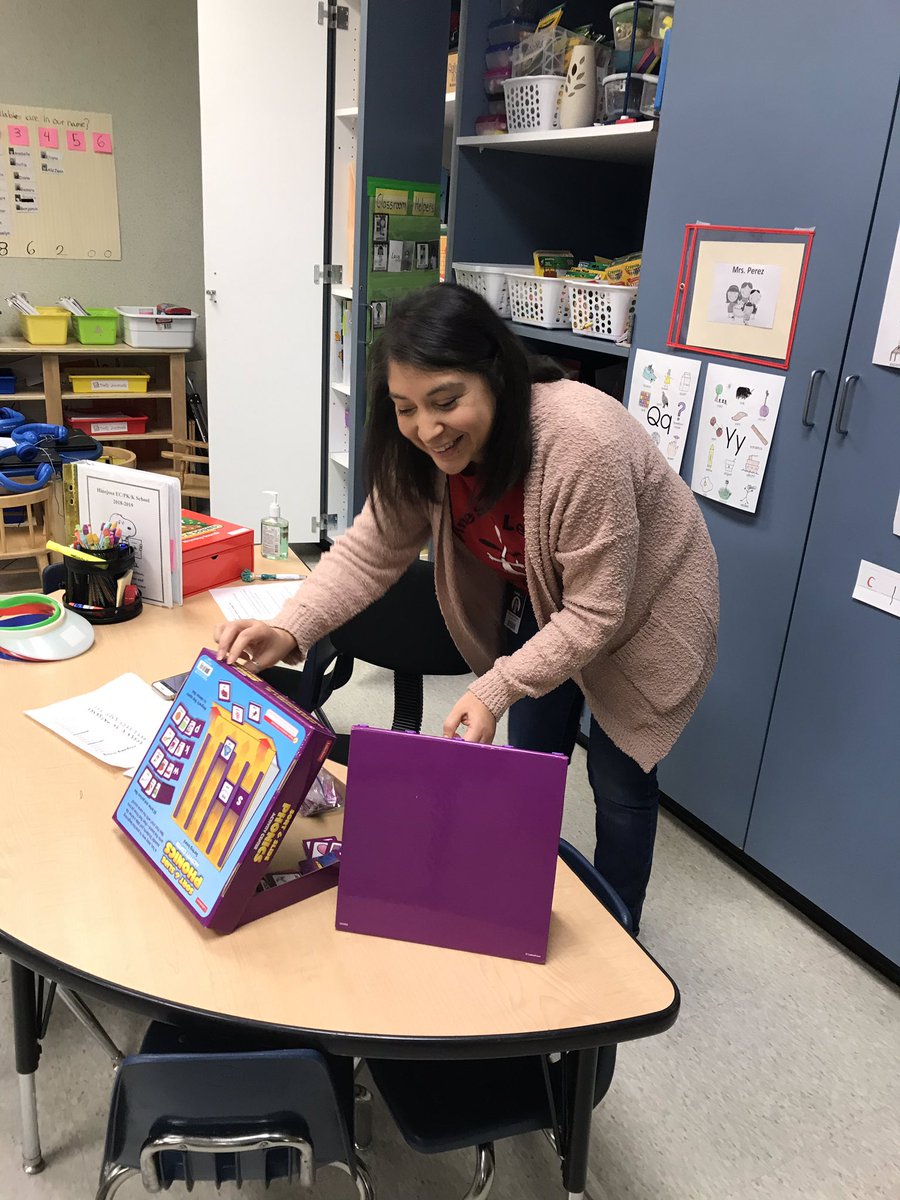 brainardjill's tweet photo. Getting as many points as we can for our #phonologicalfun #ScavengerHunt @PrimaryELA #FebruaryDSD @hinojosabears @MeisterDenise @msam07_ecpk https://t.co/XZN2Y7doz6